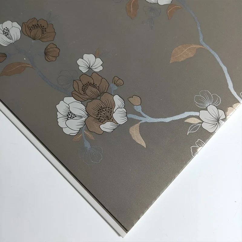 Hur förbättrar en varmstansad PVC-takpanel inredningsdesign och hållbarhet?